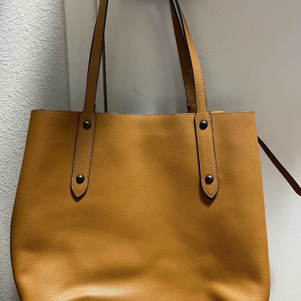 Coach - Picture 6 of 6